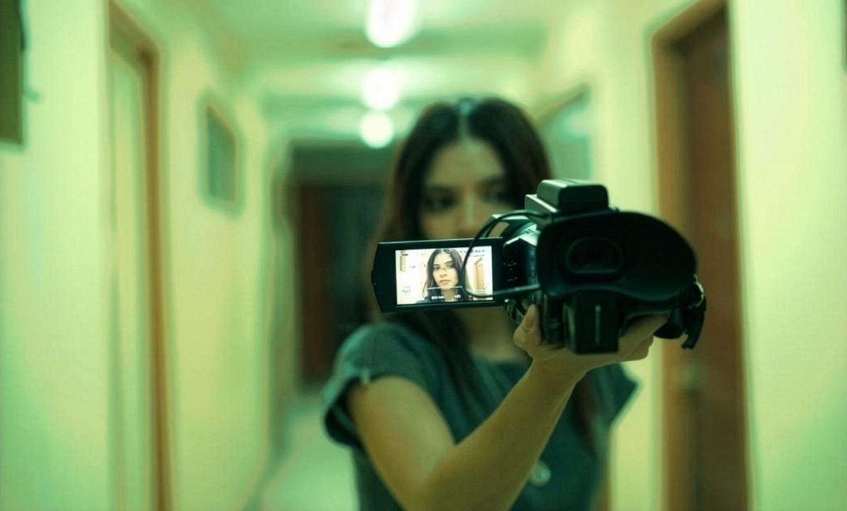 Don't Follow Me : Bild Karla Coronado