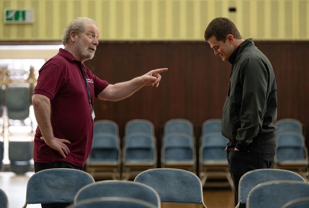 Verflucht Normal : Bild Peter Mullan, Robert Aramayo