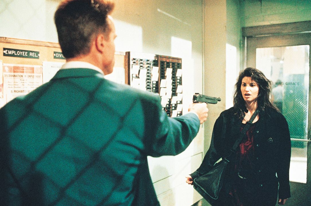 Red Heat : Bild Gina Gershon, Arnold Schwarzenegger