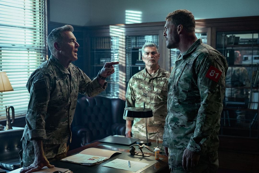 War Machine : Bild Alan Ritchson, Dennis Quaid, Esai Morales