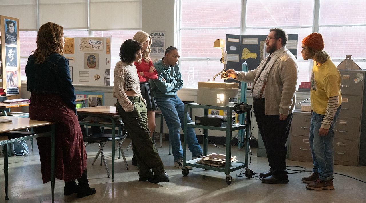 Whistle : Bild Sophie Nélisse, Ali Skovbye, Dafne Keen, Jhaleil Swaby, Sky Yang, Nick Frost