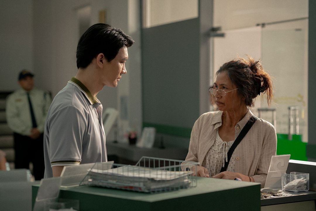 Everybody Loves Me When I'm Dead : Bild Theeradej Wongpuapan