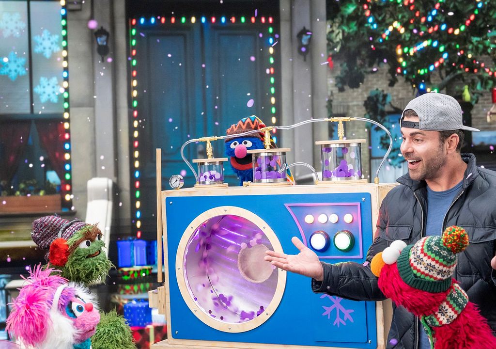 Frohe Schenknacht mit Elmo und Mark Rober : Bild Mark Rober