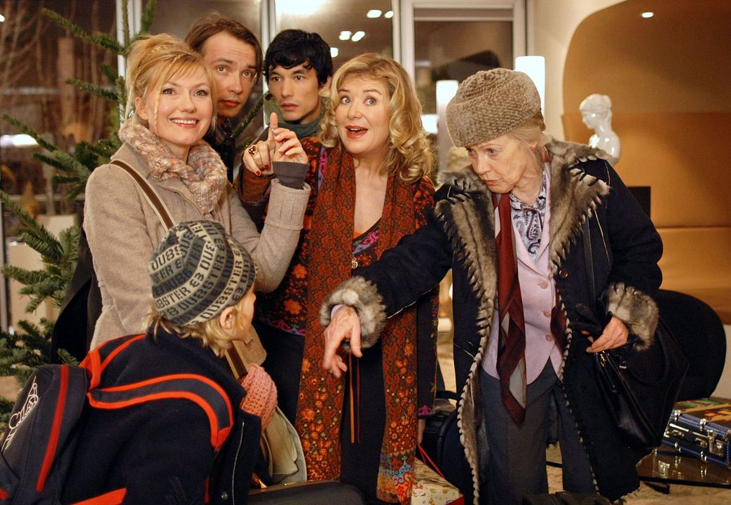 Oh Tannenbaum : Bild Hyun Wanner, Johanna-Christine Gehlen, Magdalena Ritter, Lucas Gregorowicz