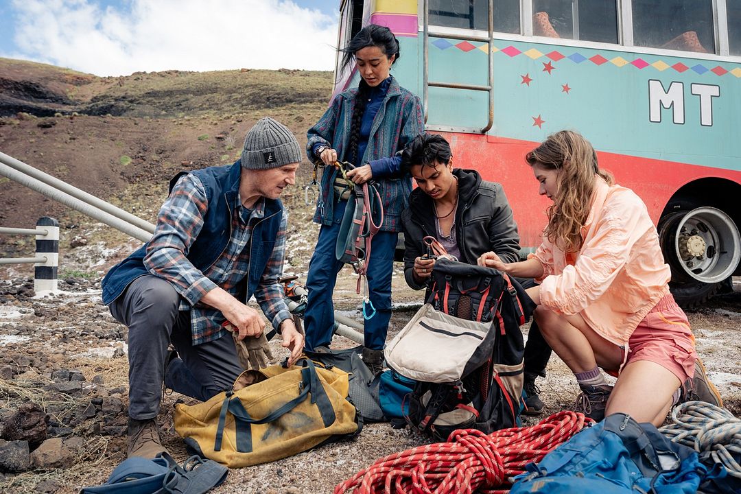 Ice Road 2: Vengeance : Bild Grace O’Sullivan, Saksham Sharma, Bingbing Fan, Liam Neeson