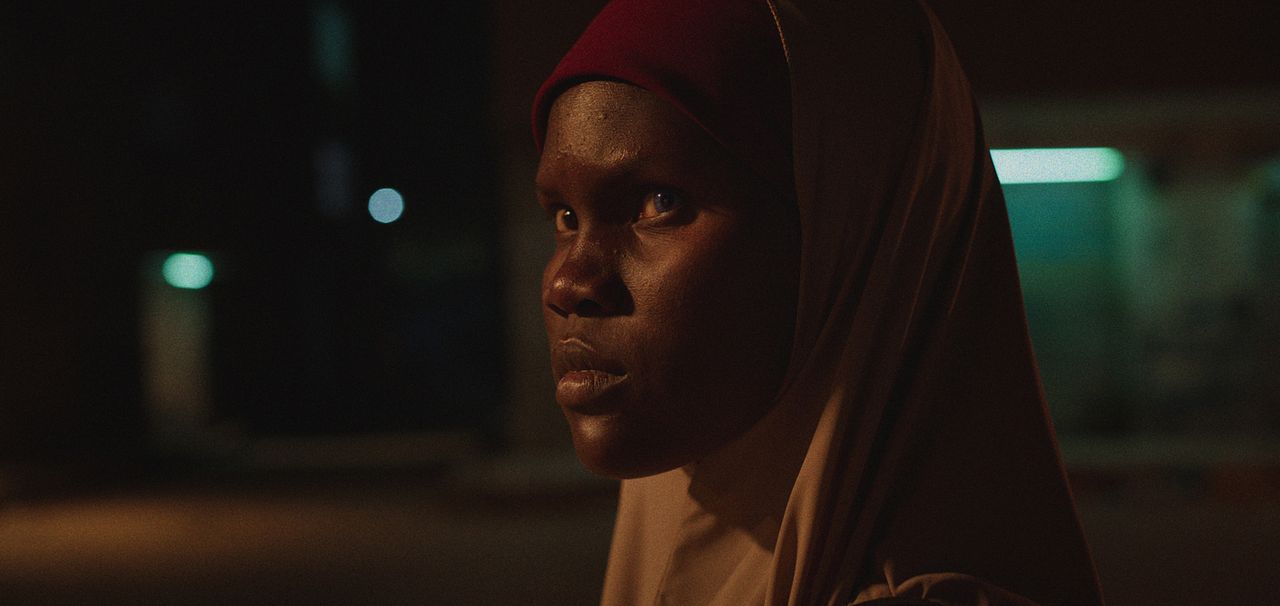 Aisha Can't Fly Away : Bild