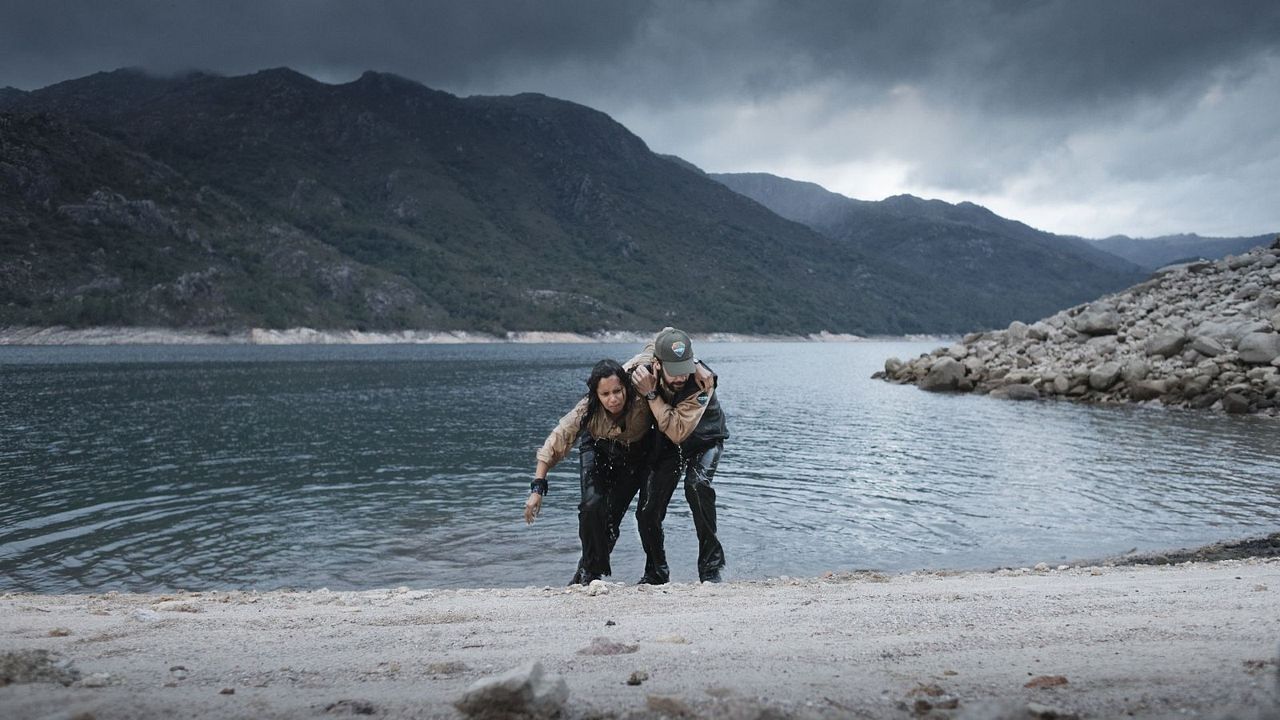 Lovely, Dark, And Deep : Bild