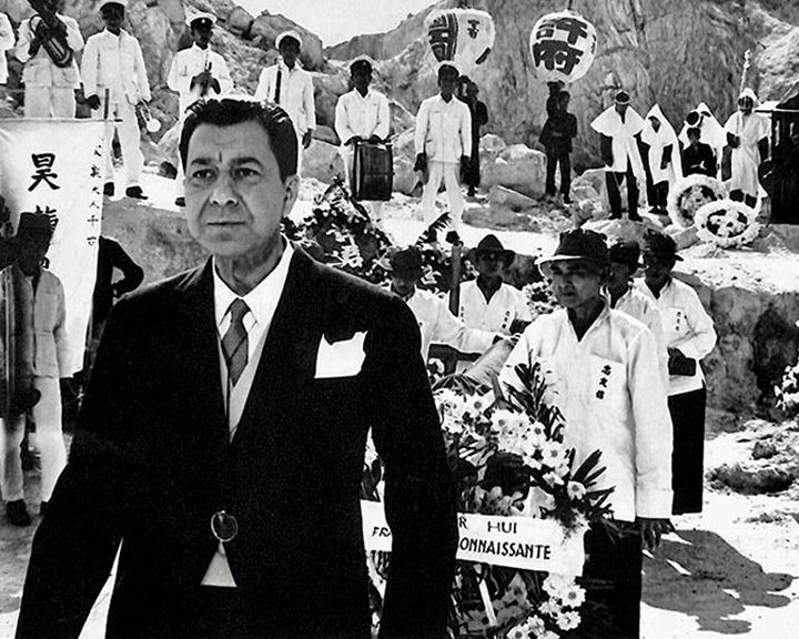 Monokel lacht gelb : Bild Paul Meurisse