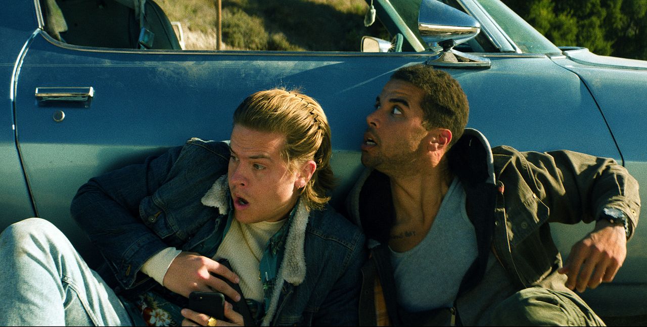 Under Fire : Bild Dylan Sprouse, Mason Gooding