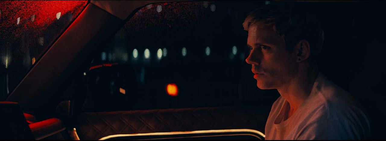 Locked : Bild Bill Skarsgård