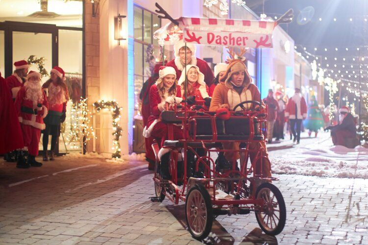 Der Weihnachtsgipfel : Bild Amy Groening, Hunter King