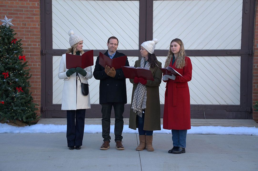 Verlobung unter dem Weihnachtsbaum : Bild Brittany Bristow, Marcus Rosner, Stafford Perry