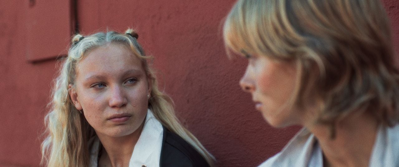 Bloody Tennis : Bild Helena Zengel, Sandra Guldberg Kampp