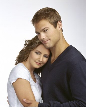 Bild Beverley Mitchell, George Stults