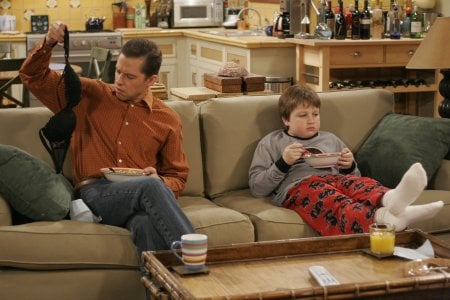 Bild Angus T. Jones, Jon Cryer