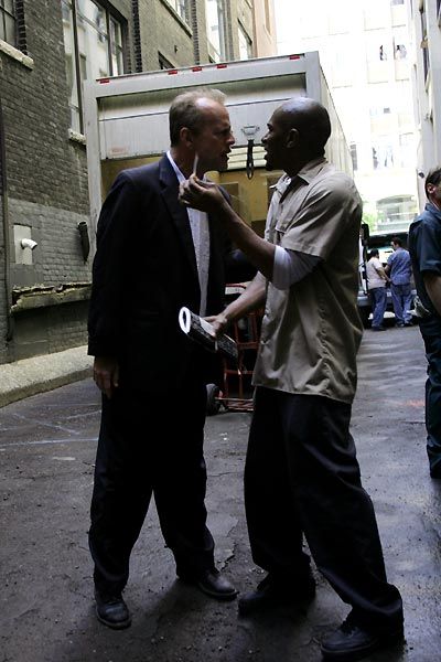 16 Blocks : Bild Yasiin Bey, Bruce Willis