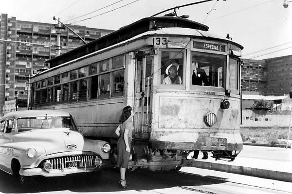 Die Illusion fährt mit der Straßenbahn : Bild