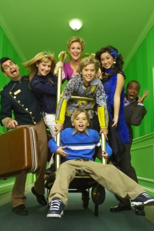 Bild Brenda Song, Phill Lewis, Cole Sprouse, Dylan Sprouse, Kim Rhodes, Ashley Tisdale