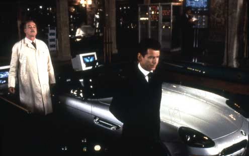 James Bond 007 - Die Welt ist nicht genug : Bild John Cleese, Michael Apted, Pierce Brosnan