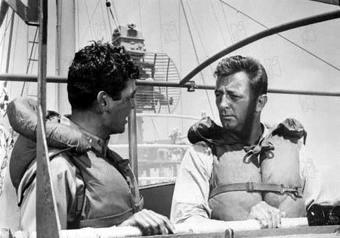 Duell im Atlantik : Bild Robert Mitchum, Dick Powell