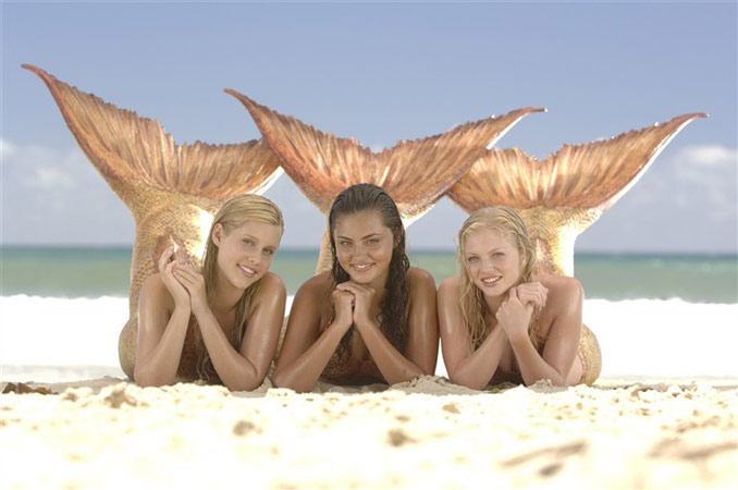 Bild Claire Holt, Phoebe Tonkin, Cariba Heine