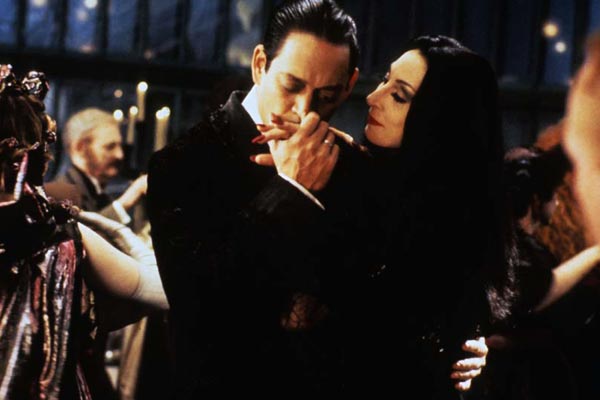 Die Addams Family : Bild Anjelica Huston, Raúl Julia