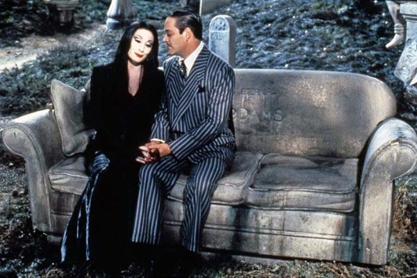 Die Addams Family : Bild Anjelica Huston, Raúl Julia