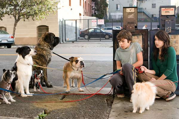 Das Hundehotel : Bild Emma Roberts, Jake T. Austin