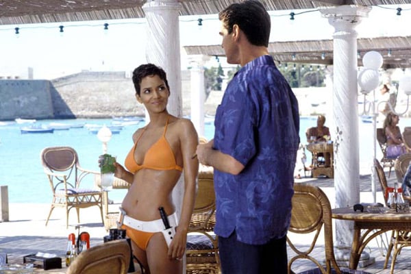 James Bond 007 - Stirb an einem anderen Tag : Bild Pierce Brosnan, Halle Berry, Lee Tamahori