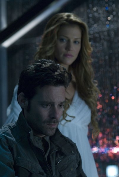 Bild Tricia Helfer, James Callis