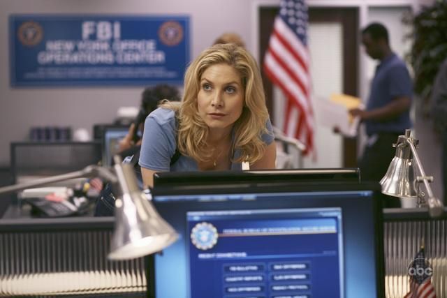 V – Die Rückkehrer : Bild Elizabeth Mitchell