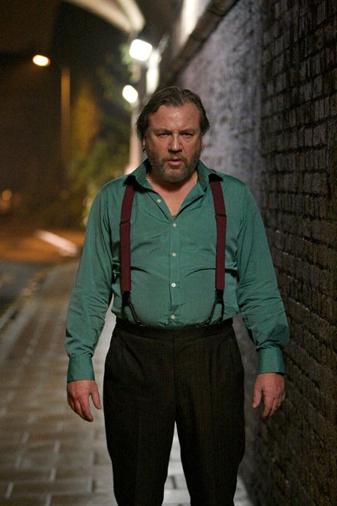 44 Inch Chest : Bild Malcolm Venville, Ray Winstone