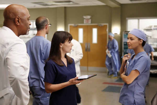 Grey's Anatomy - Die jungen Ärzte : Bild Constance Zimmer, Camilla Luddington, James Pickens Jr.