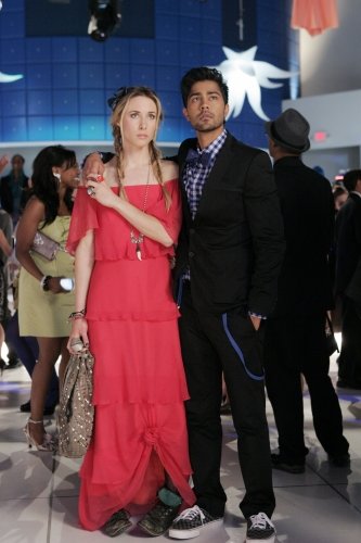 90210 : Bild Manish Dayal, Gillian Zinser