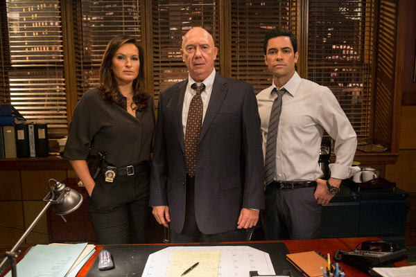 Law & Order: Special Victims Unit : Bild Danny Pino, Dann Florek, Mariska Hargitay