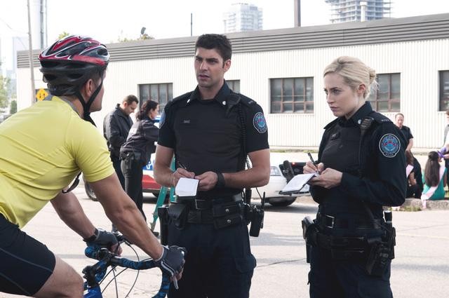 Rookie Blue : Bild Charlotte Sullivan, Travis Milne