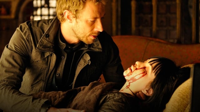 Lost Girl : Bild Ksenia Solo, Kris Holden-Ried