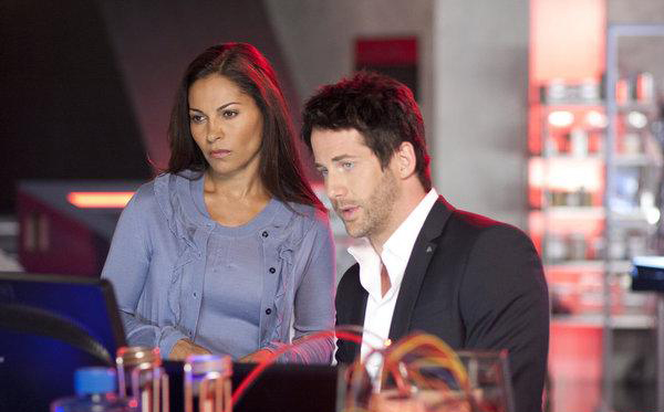 Eureka - Die geheime Stadt : Bild Niall Matter, Salli Richardson-Whitfield