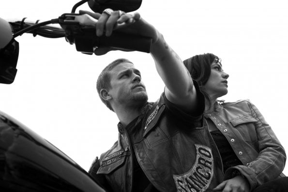 Bild Charlie Hunnam, Maggie Siff