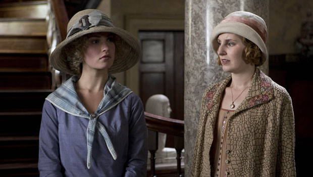 Downton Abbey : Bild Jessica Brown Findlay, Laura Carmichael