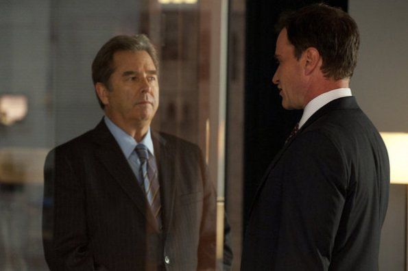 White Collar : Bild Tim DeKay, Beau Bridges