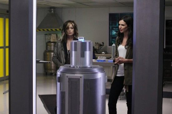 Alphas : Bild Summer Glau, Laura Mennell