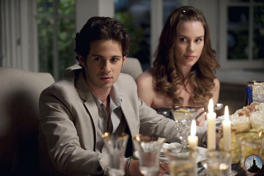 Revenge : Bild Connor Paolo, Christa B. Allen