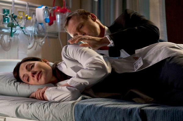 Saving Hope : Bild Michael Shanks (I), Erica Durance