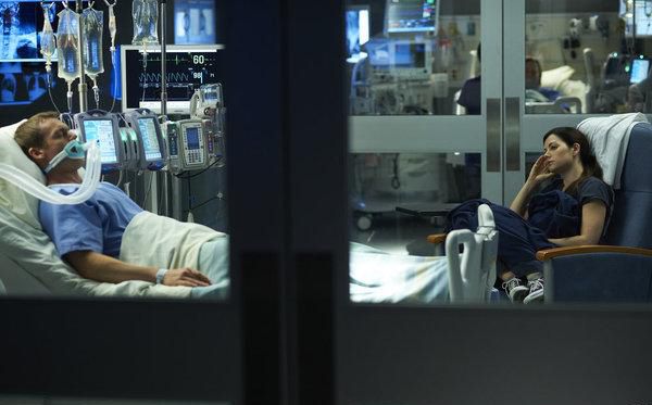 Saving Hope : Bild Erica Durance, Michael Shanks (I)