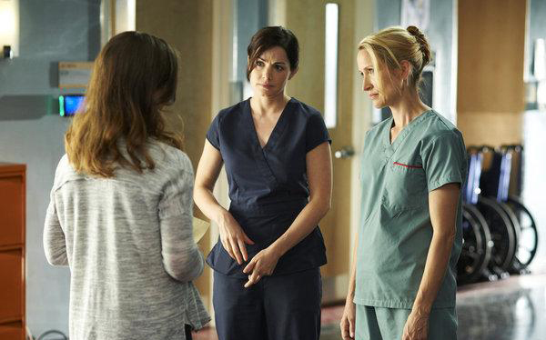 Saving Hope : Bild Michelle Nolden, Erica Durance