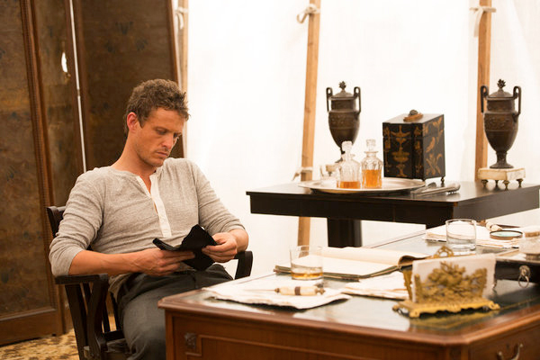 Revolution (2012) : Bild David Lyons