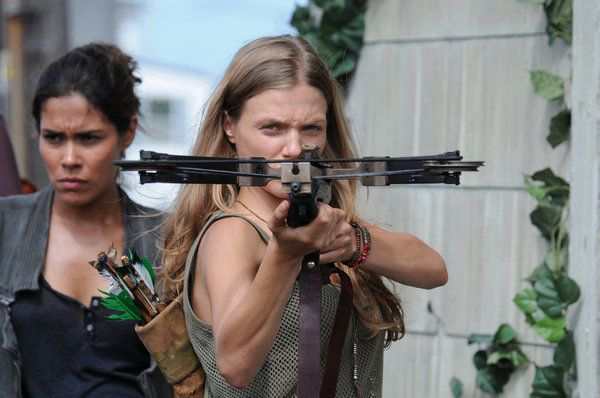 Revolution (2012) : Bild Daniella Alonso, Tracy Spiridakos