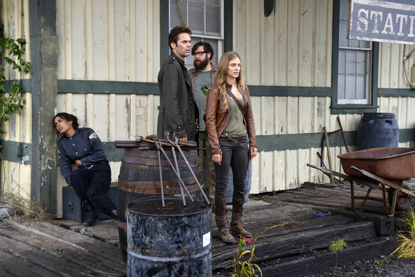 Revolution (2012) : Bild Daniella Alonso, Tracy Spiridakos, Billy Burke, Zak Orth