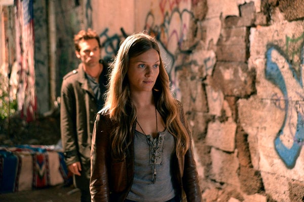 Revolution (2012) : Bild Tracy Spiridakos, Billy Burke